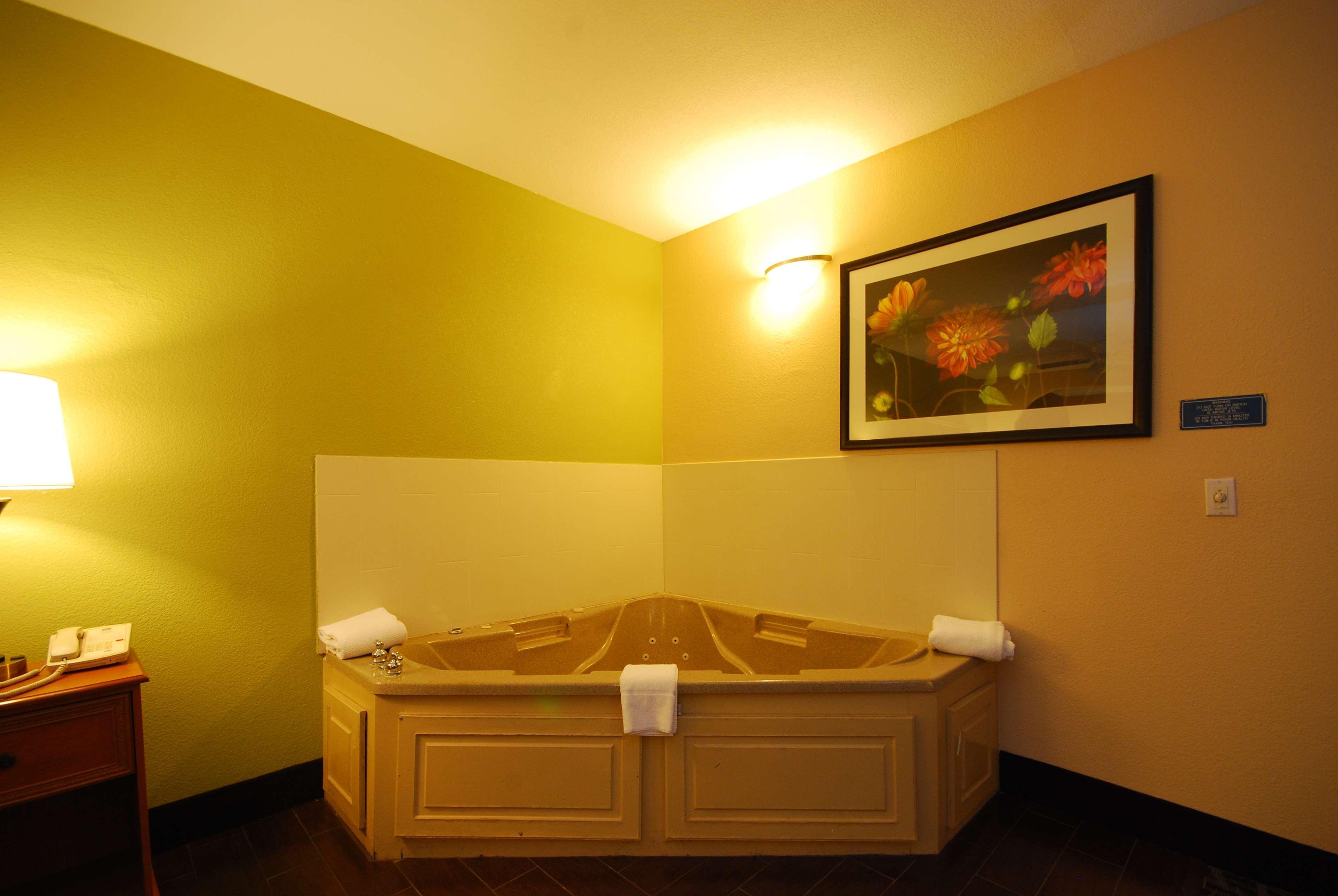 Best Western Plus Emerald Inn & Suites Garden City Exterior foto
