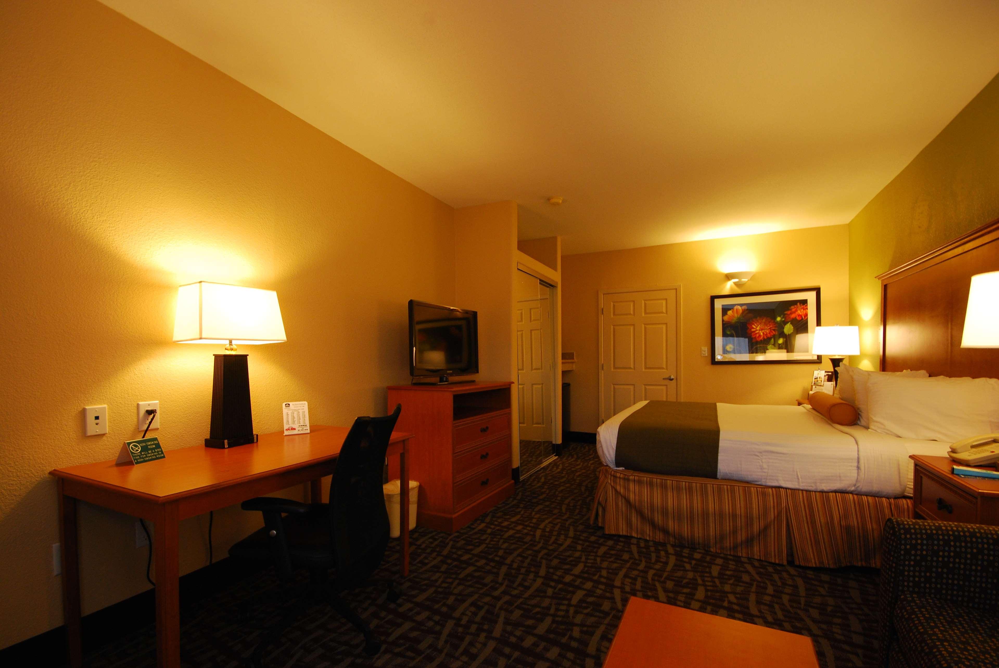 Best Western Plus Emerald Inn & Suites Garden City Exterior foto