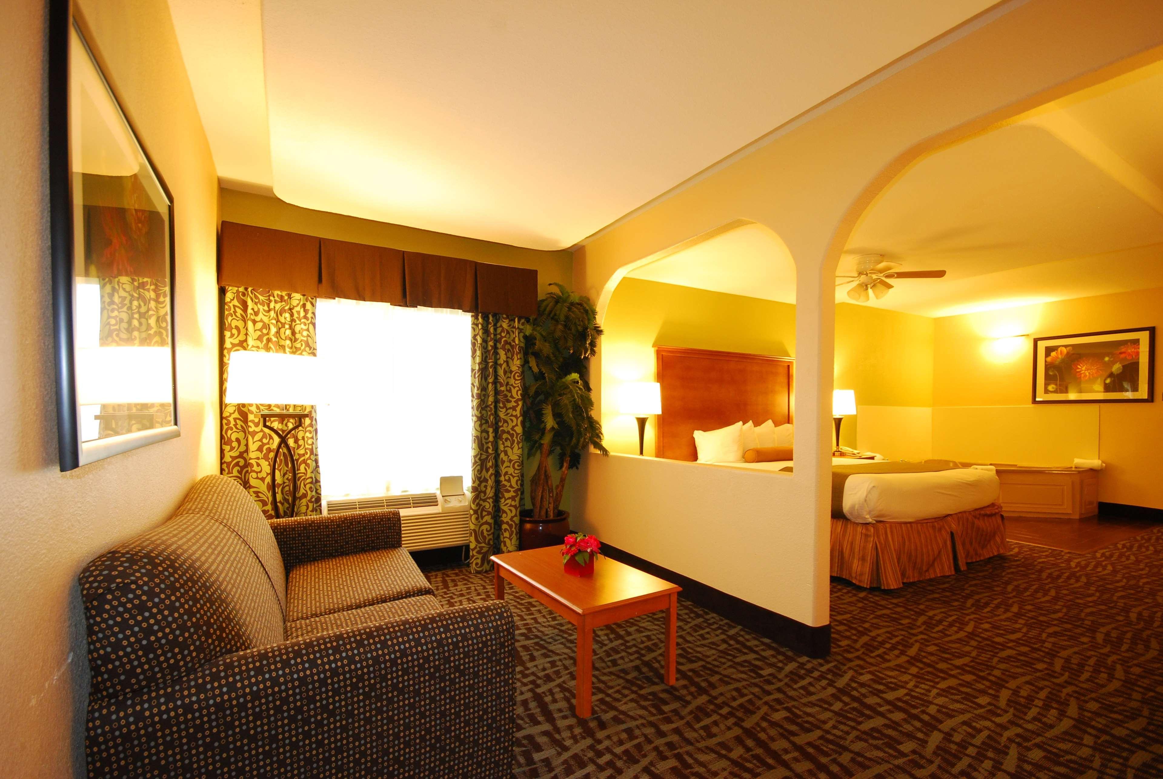 Best Western Plus Emerald Inn & Suites Garden City Exterior foto