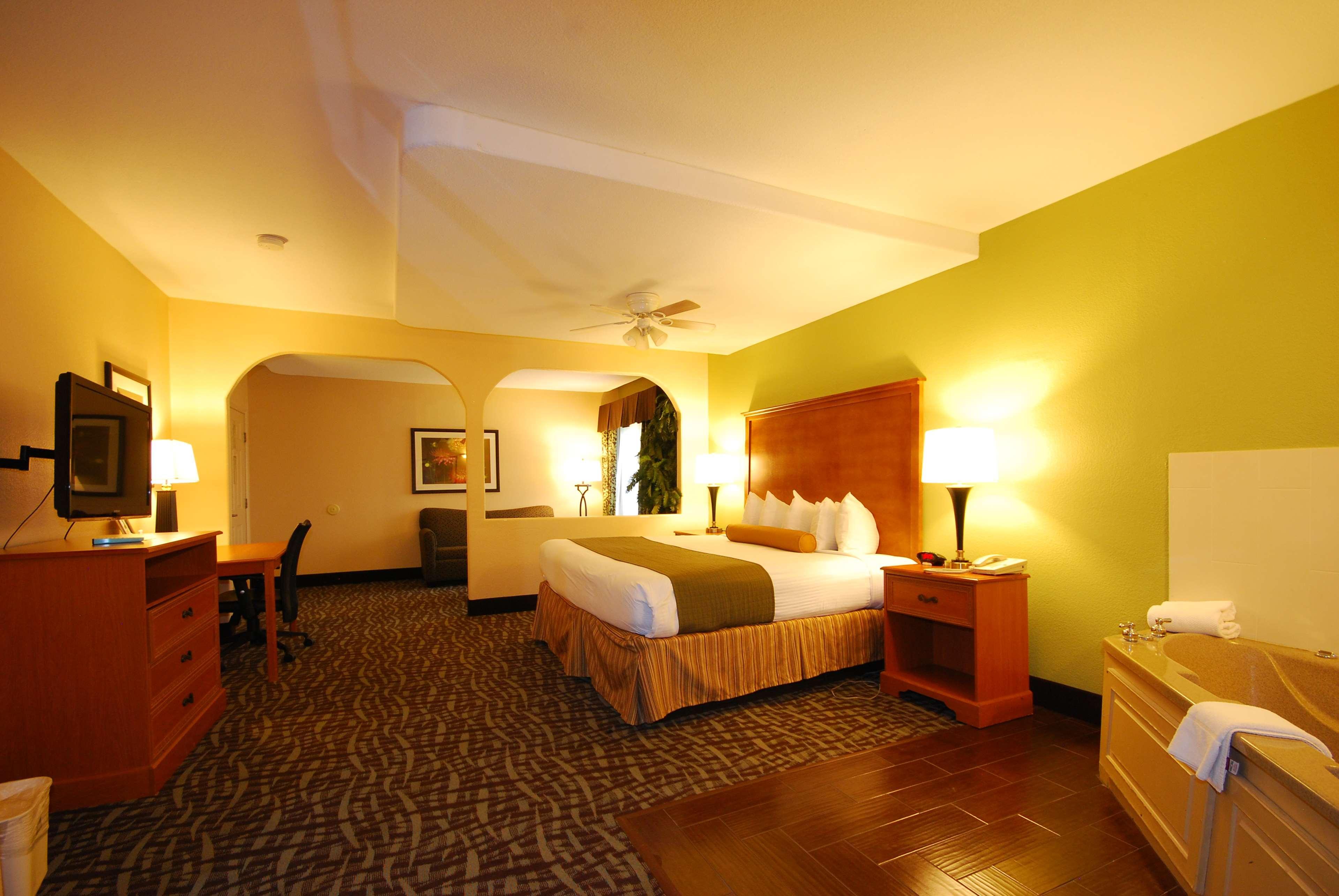 Best Western Plus Emerald Inn & Suites Garden City Exterior foto