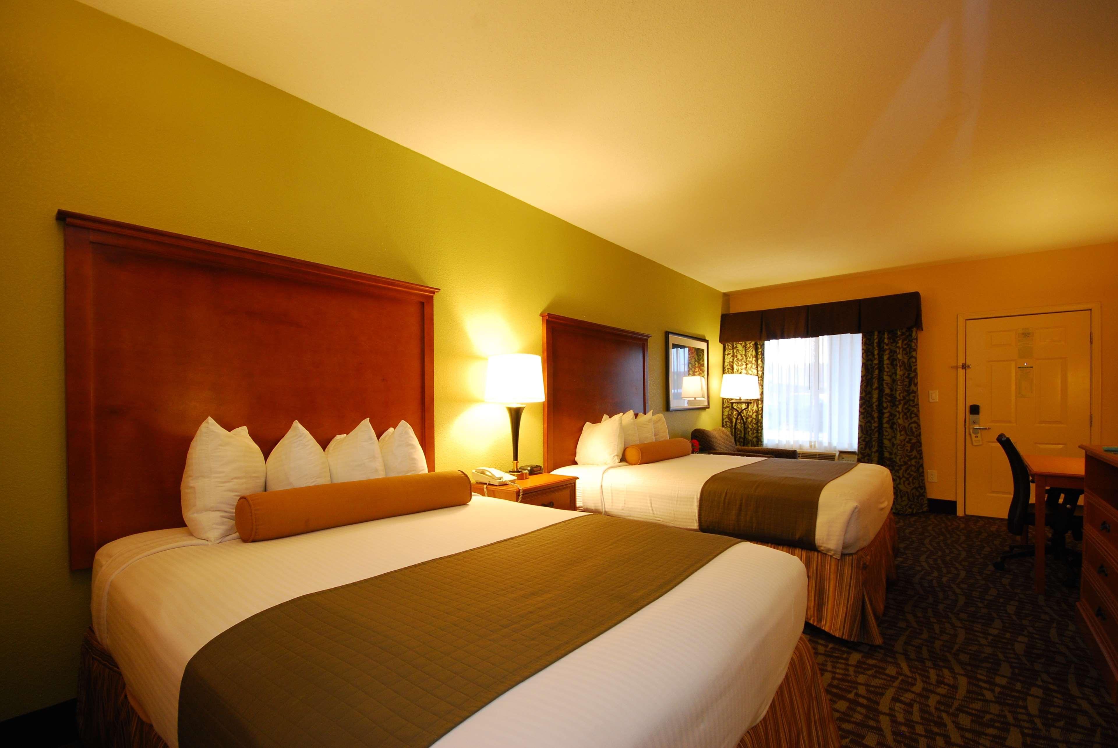 Best Western Plus Emerald Inn & Suites Garden City Exterior foto