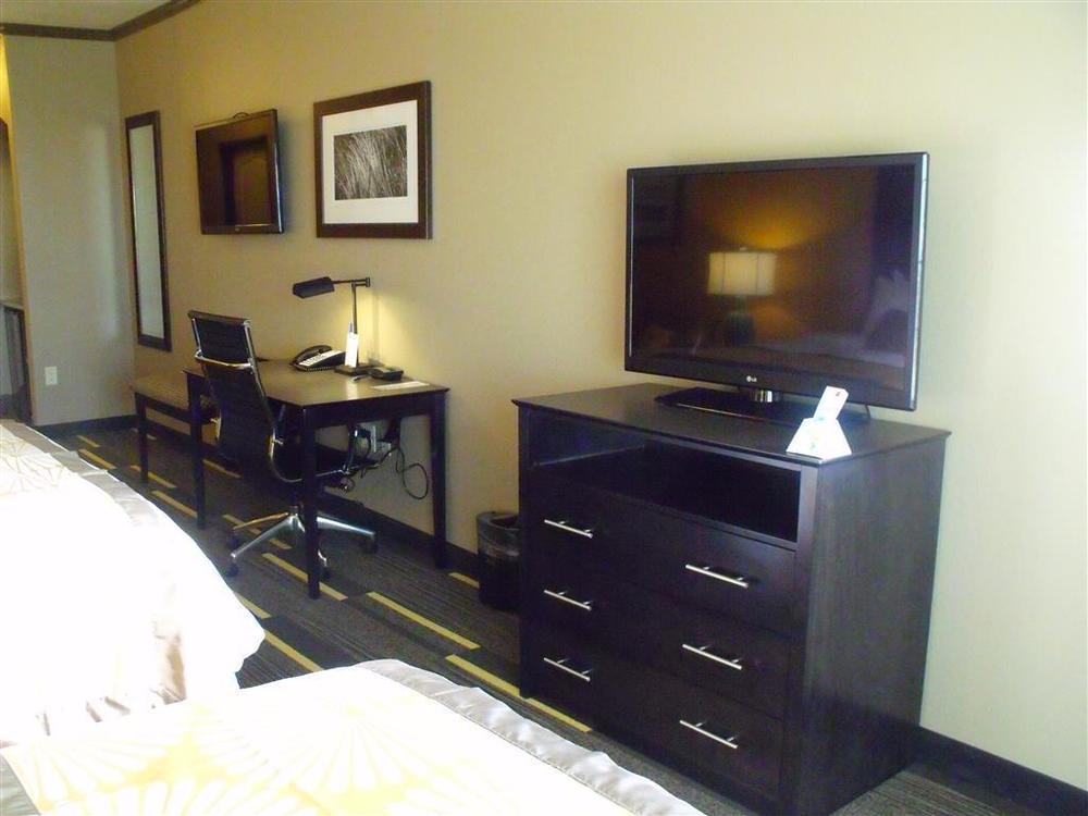 Best Western Plus Emerald Inn & Suites Garden City Habitación foto