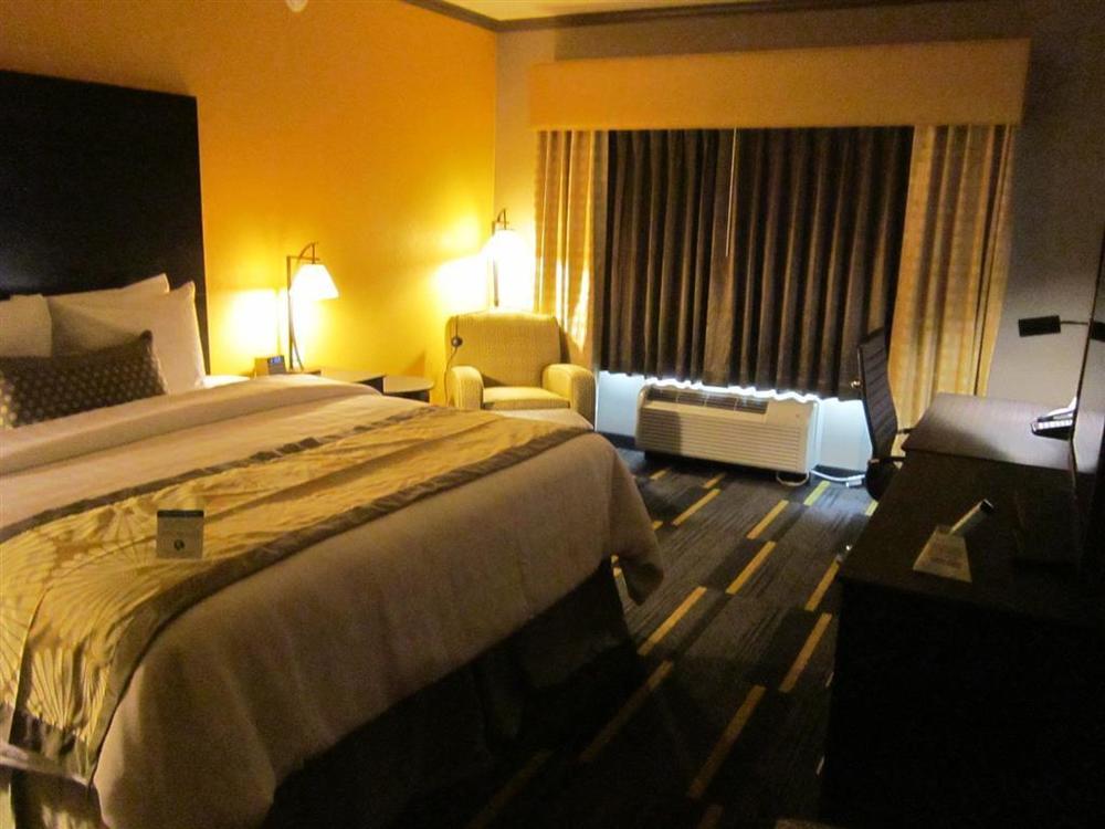 Best Western Plus Emerald Inn & Suites Garden City Habitación foto