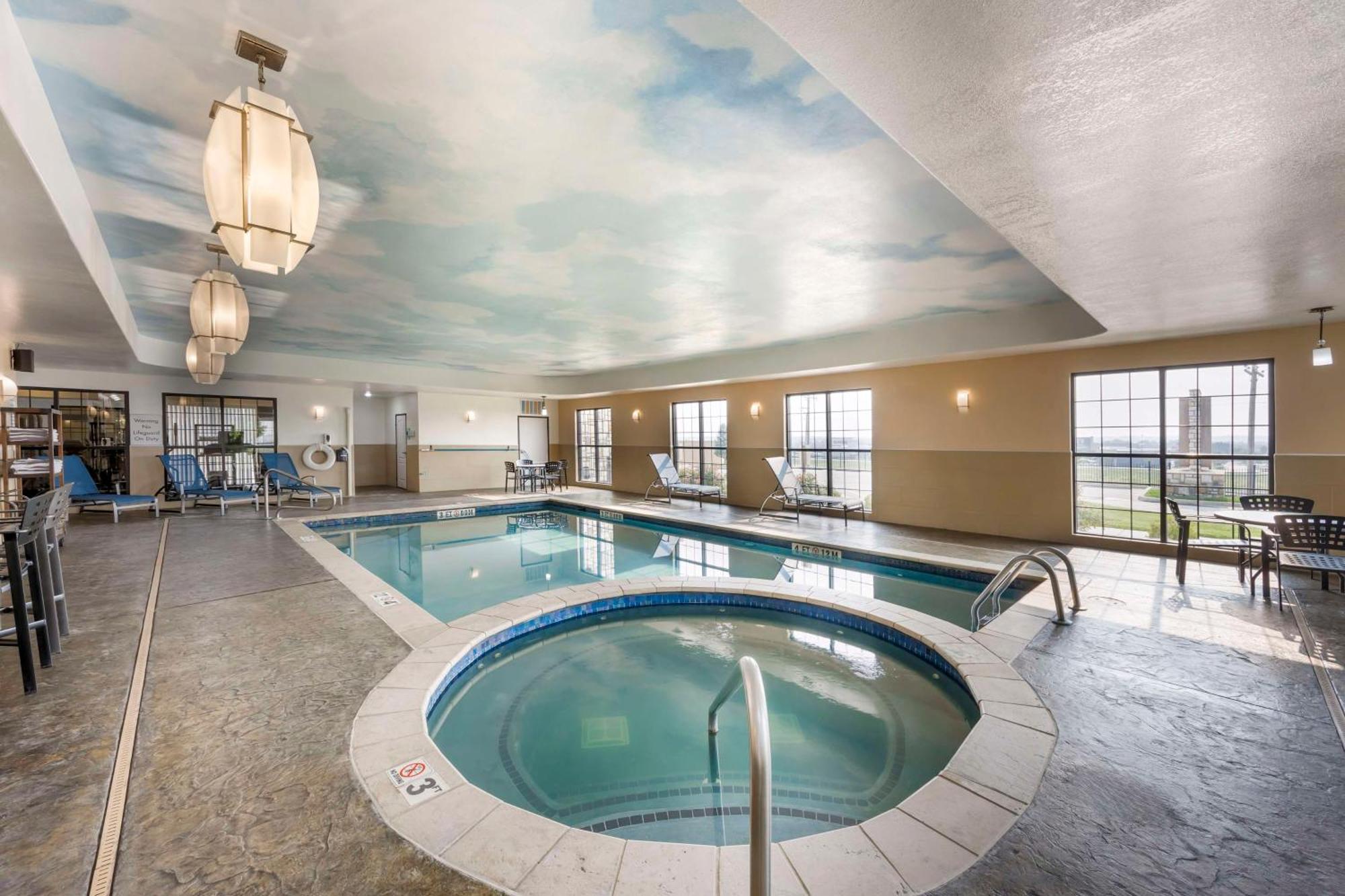 Best Western Plus Emerald Inn & Suites Garden City Exterior foto