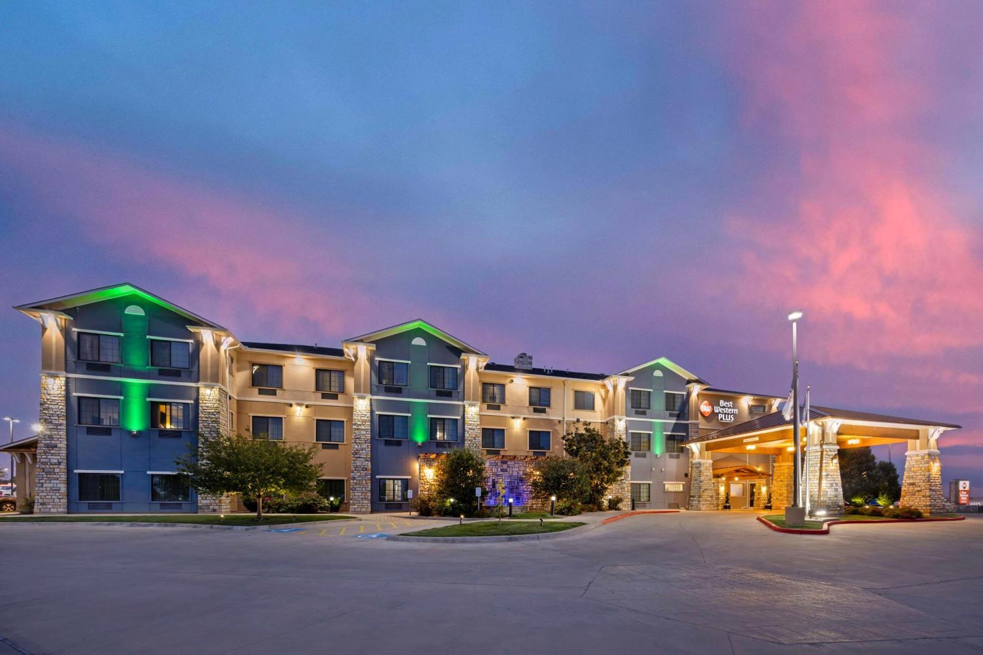 Best Western Plus Emerald Inn & Suites Garden City Exterior foto